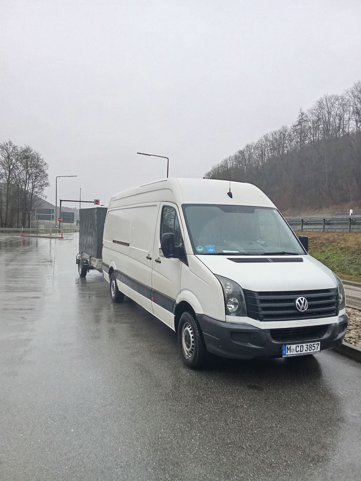 Transporter mit Anhänger, Münchner Kennzeichen