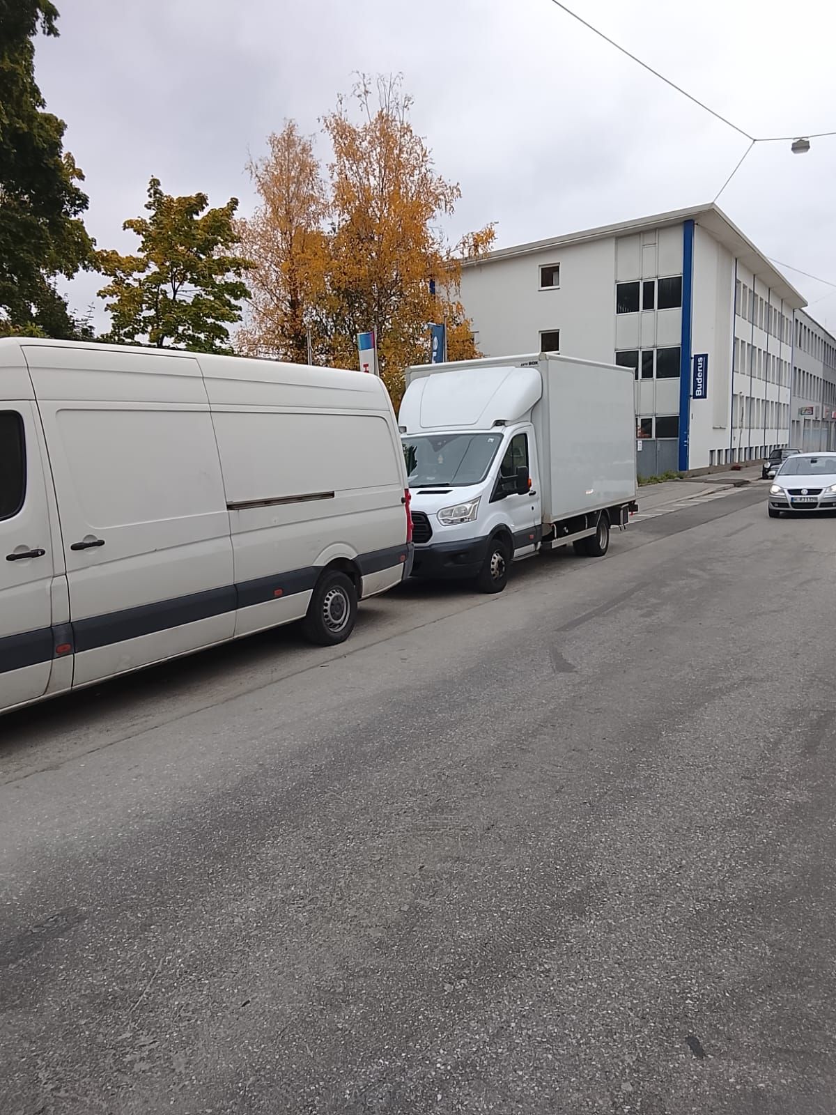 Unser Fuhrpark: Sprinter und LKW einsatzbereit